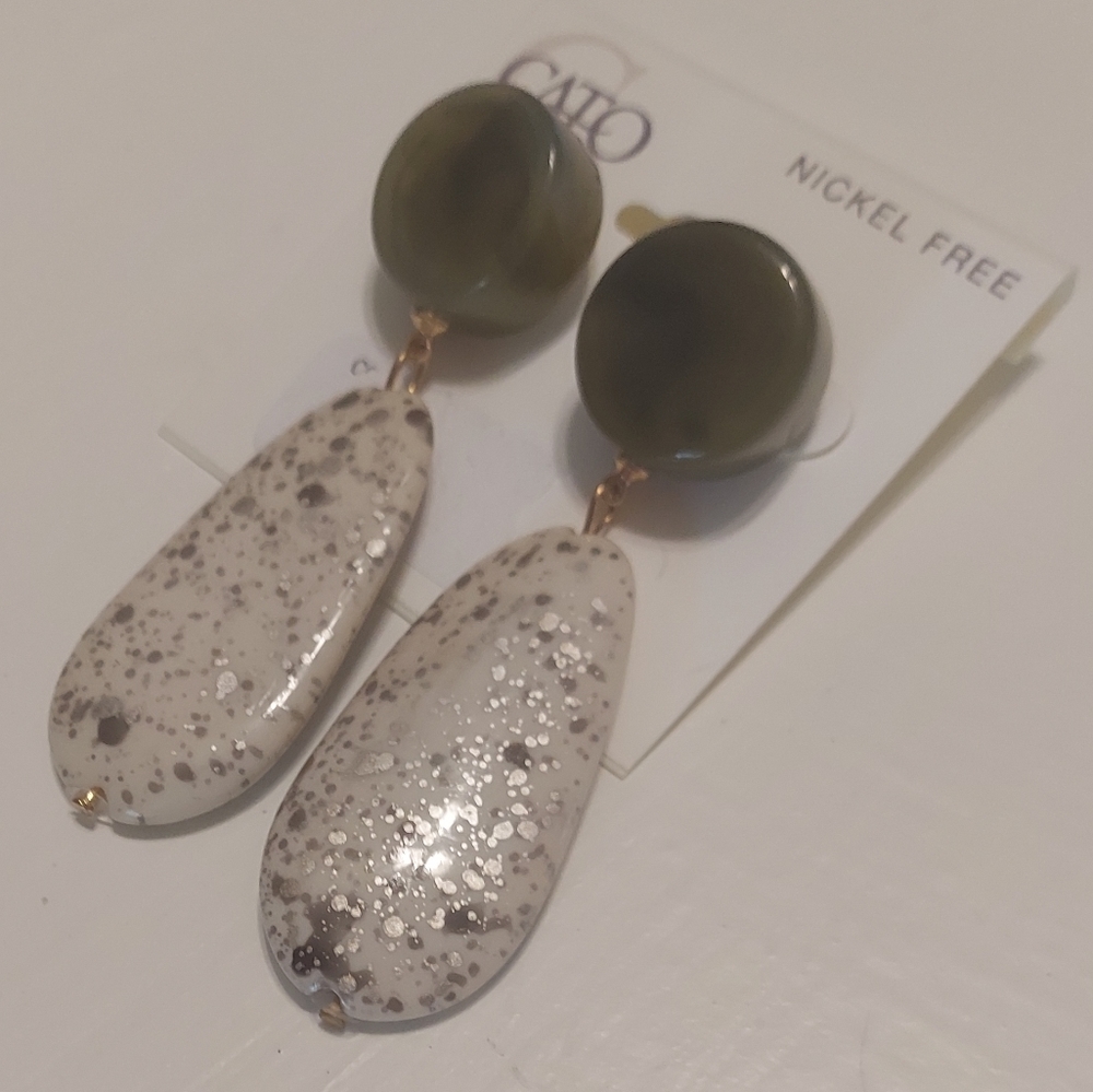 Green and cream earring with gold flecks